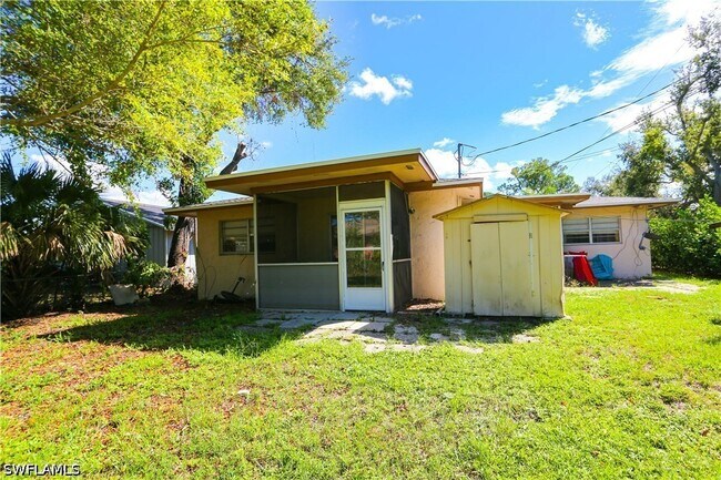 Building Photo - 1095 San Remo Ave