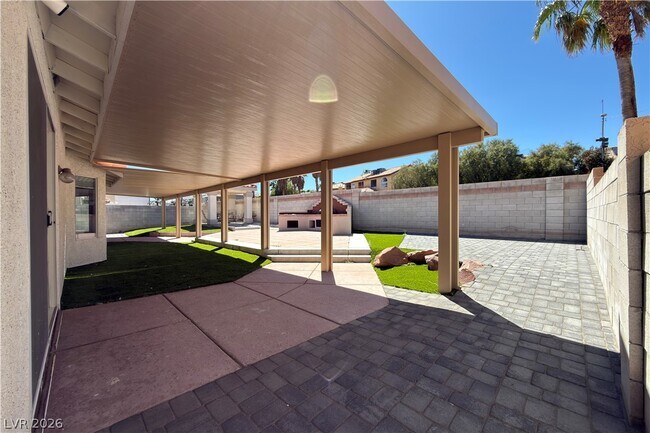 Building Photo - 3809 Cranbrook Hill St