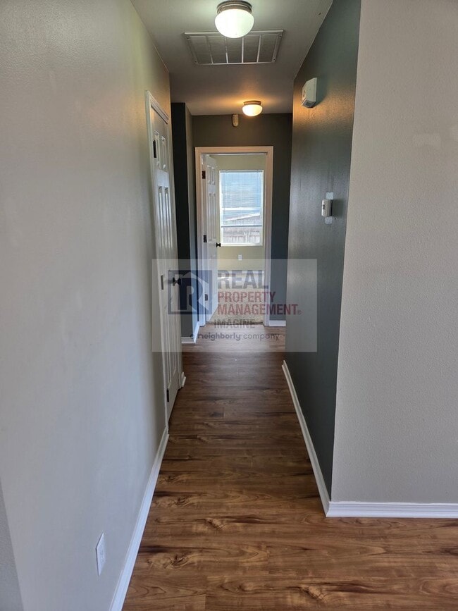 Building Photo - Check out this wonderful 3.0 bedroom, 2.0 ...