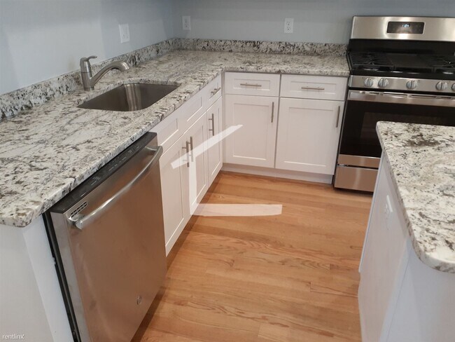 Primary Photo - 5 br, 3 bath Townhome - 3 Cufflin St