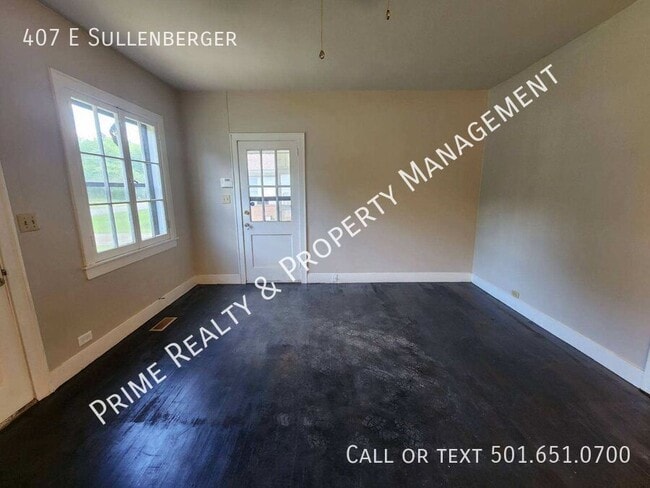 Building Photo - 407 E Sullenberger-