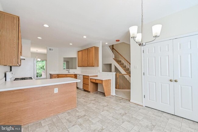 Building Photo - 8373 Millwood Dr
