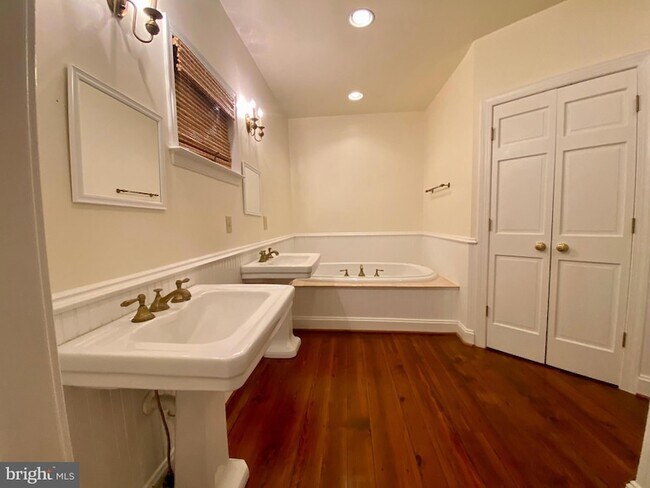 Building Photo - 5080 Harvest Ln