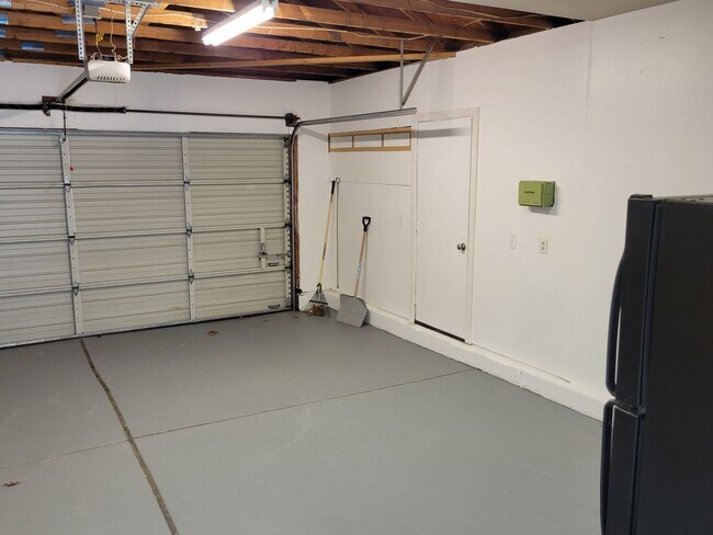 Building Photo - Beautiful Remodeled 4 Bedroom in Sparks