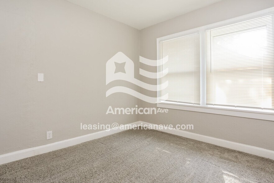 Building Photo - 1606 E 72nd St