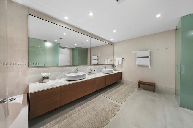 Building Photo - 10203 Collins Ave