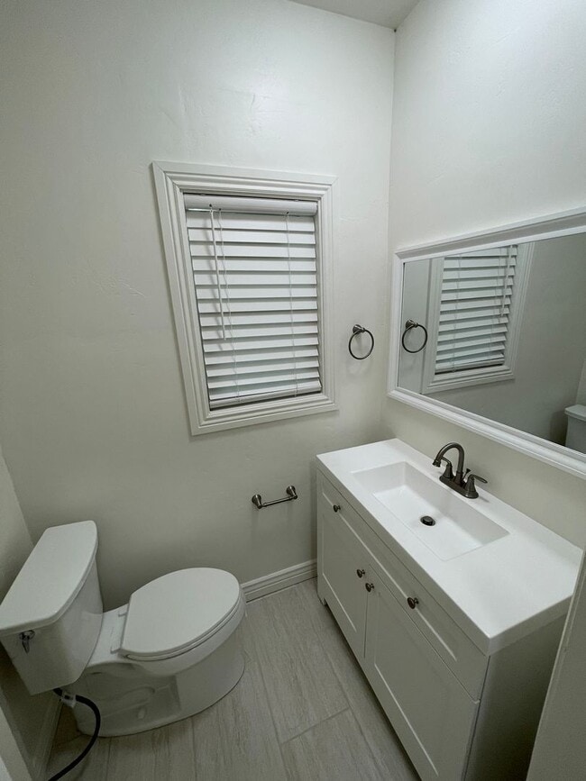Building Photo - Newly Renovated 4 bedroom with land!