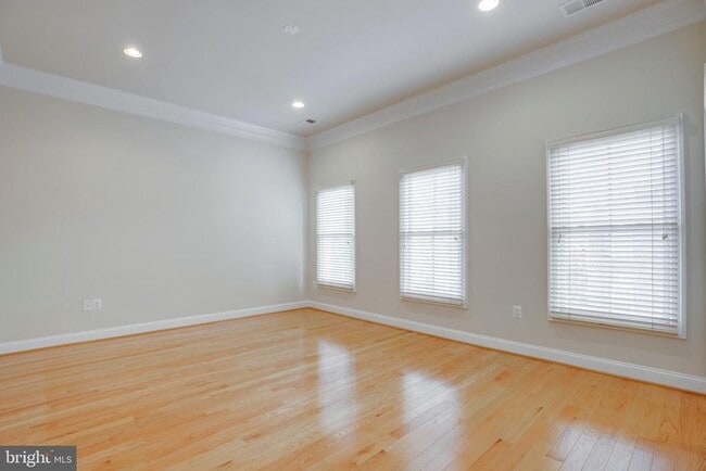Building Photo - 7025 Little Leaf Linden Ln