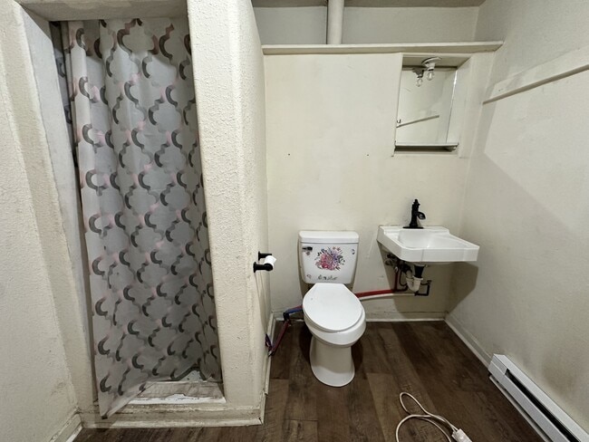 Building Photo - 108 B St