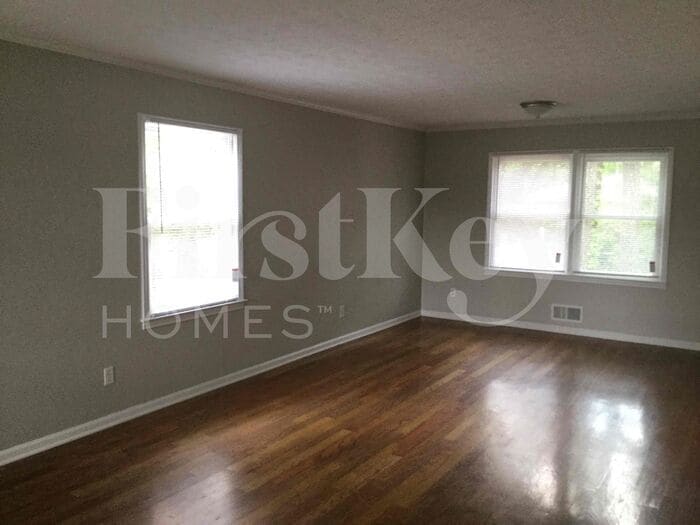 Building Photo - 965 Sugar Creek Dr SE