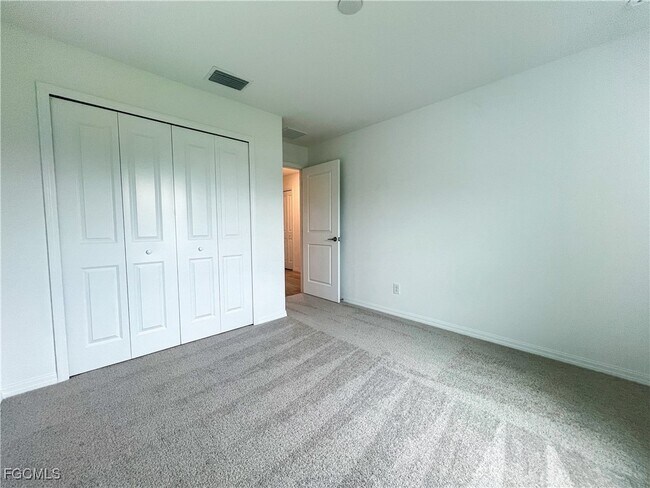 Building Photo - 2127 SW 12th Ave