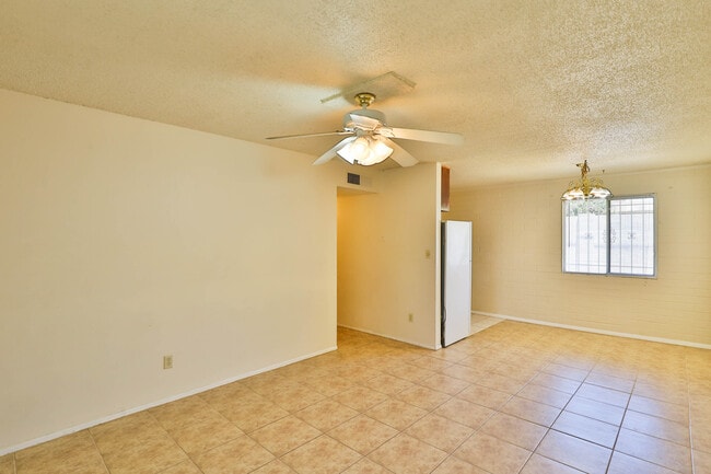 Building Photo - 505 S Lesueur