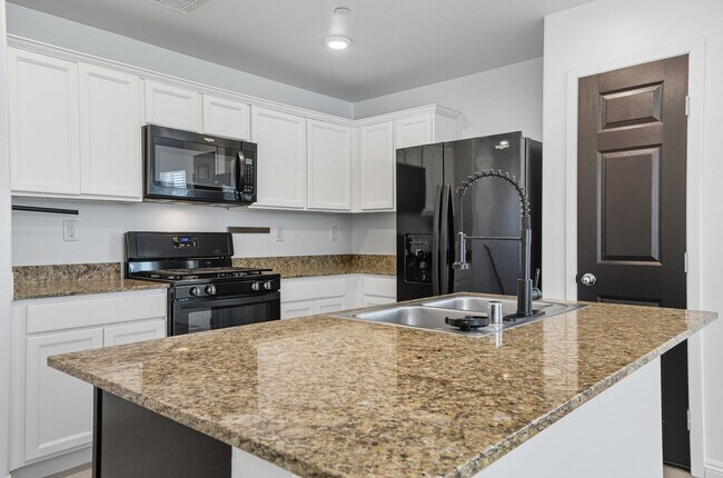 Building Photo - *MOVE IN SPECIAL - $300 OFF FIRST MONTH'S ...