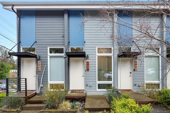 Building Photo - 3843 20th Ave SW