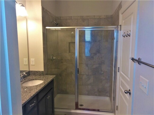 Building Photo - 4475 Donahue Ave