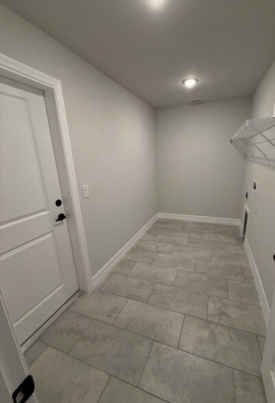 Building Photo - 6039 Latimer Ave