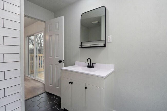 Building Photo - 1717 N 16th St