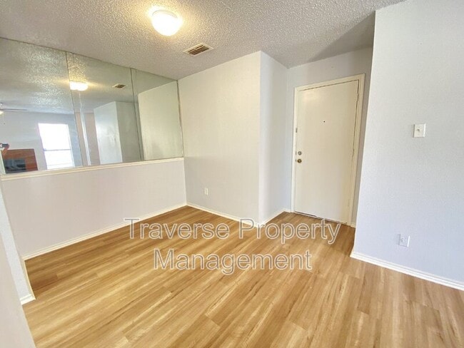 Building Photo - 2618 Isbella Dr