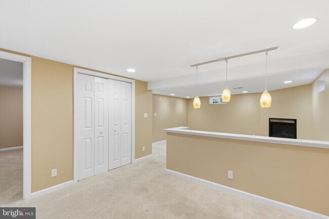 Building Photo - 2906 Breezy Terrace