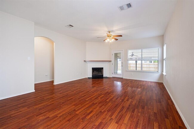 Building Photo - 105 Almquist St