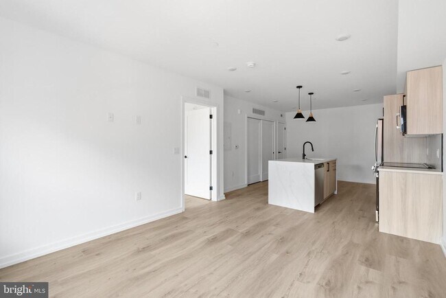 Building Photo - 209 New St
