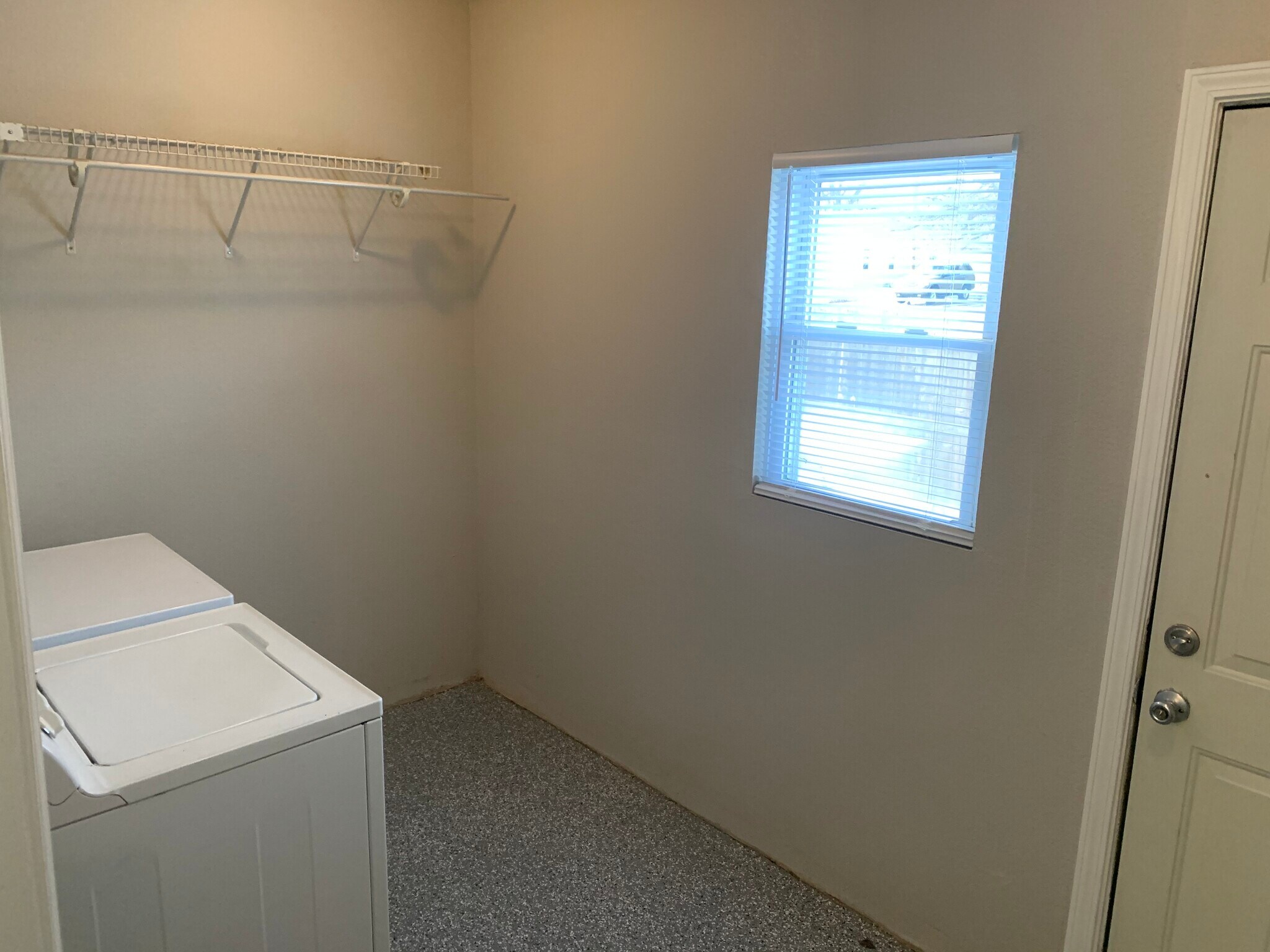 laundry / mud room - 1601 Faulders Ln