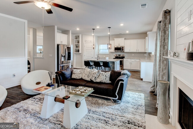 Building Photo - 3617 Chestnut Oak St