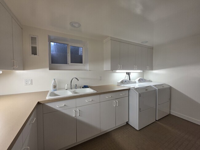 Building Photo - 963 Parkway Dr NW