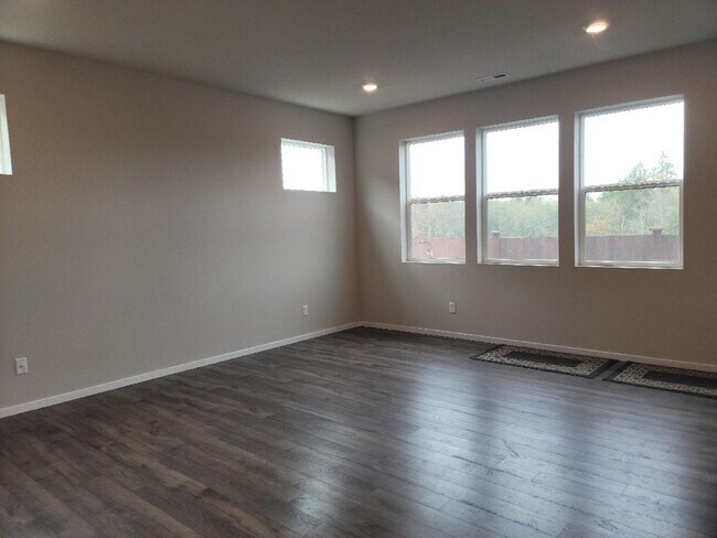 Building Photo - 3 Bedroom Home in The Preserve at Illahee Springs