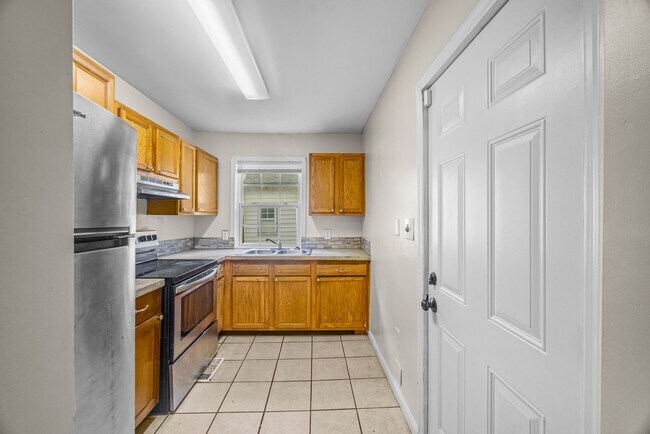 Building Photo - 1709 Le Grand St