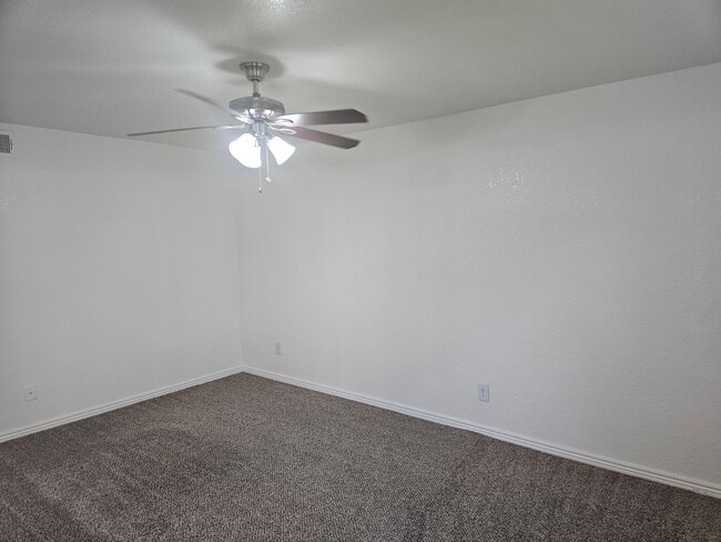 Building Photo - 1310 S Hardy Dr
