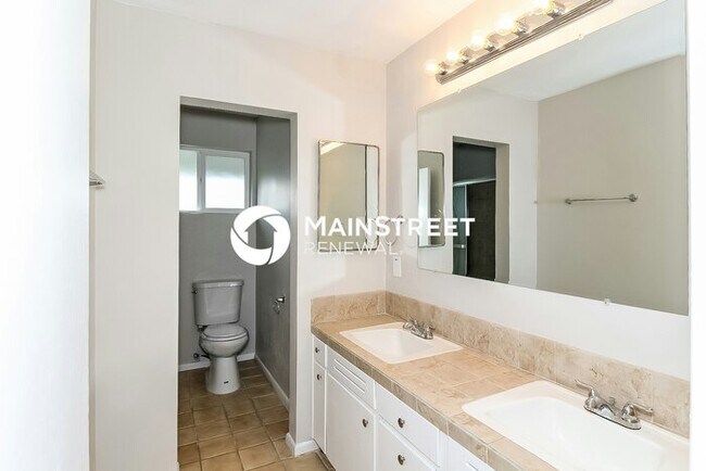 Building Photo - 3 Bedroom Pet-Friendly Home in Phoenix, AZ...