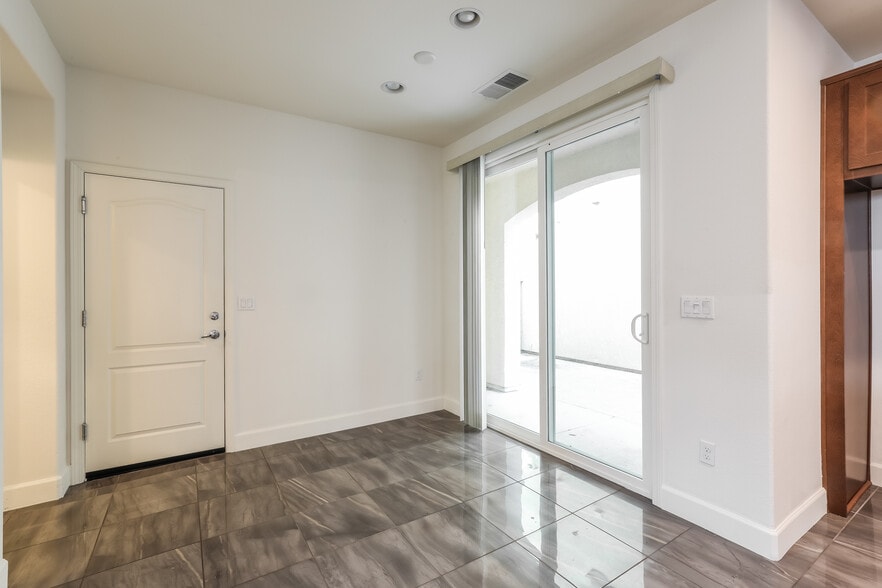 Building Photo - 1591 Sylvia St