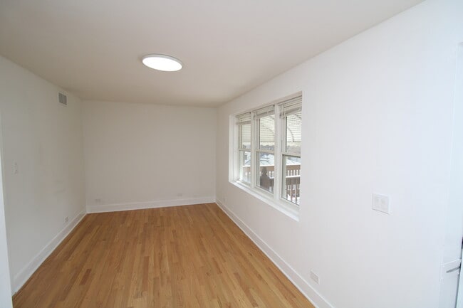 Building Photo - 1544 N Bosworth Ave