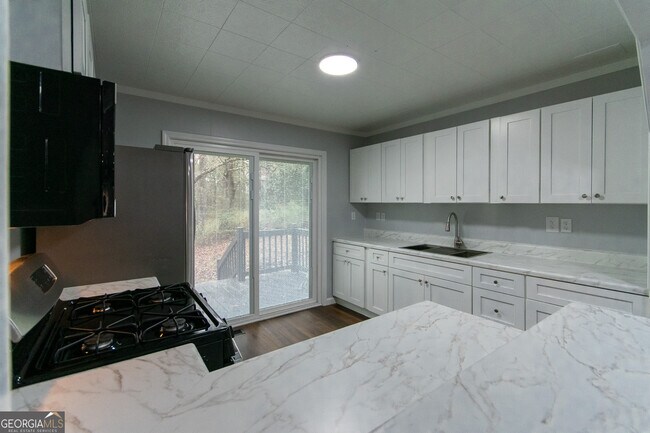 Building Photo - 7971 Roosterville Rd