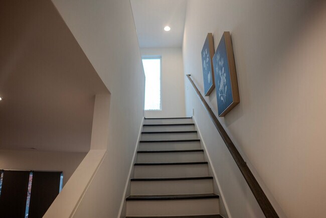 Building Photo - 1680 Memorial Dr SE