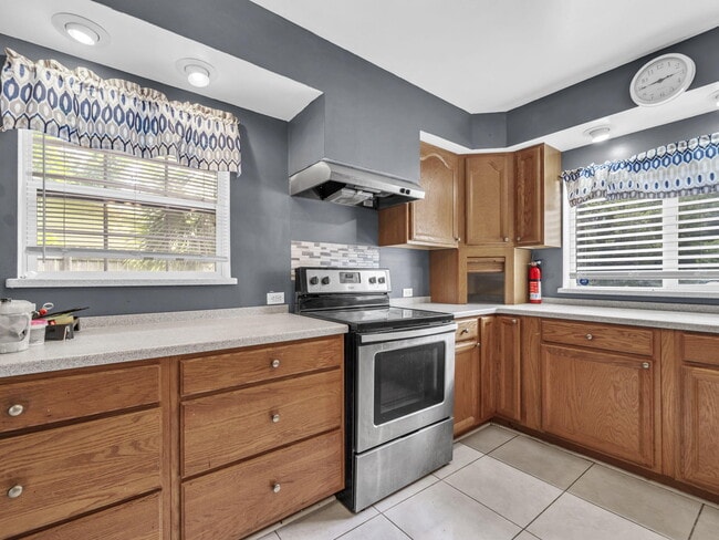 Building Photo - 627 Ferretti Ave