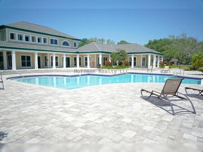 Building Photo - Beautiful 2-Bedroom Condo with Lake Views in Carrollwood