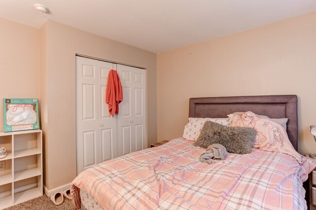 Building Photo - Three bedroom, one bathroom home in Dover