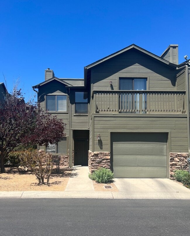 Building Photo - 3 Bedroom Townhouse in Gated Boulder Park ~ Prescott