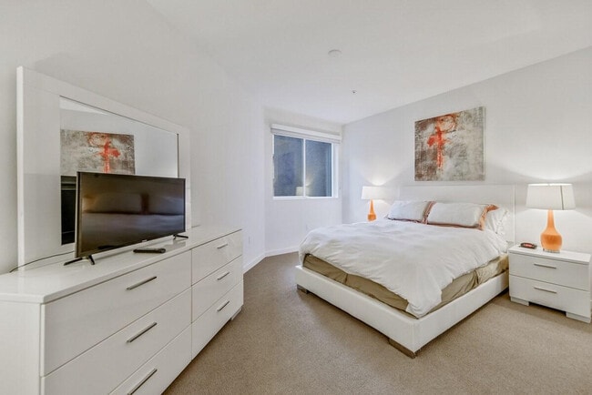 Building Photo - 8875 Costa Verde Blvd