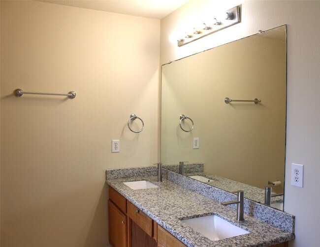 Building Photo - 16014 Clayton Green Dr