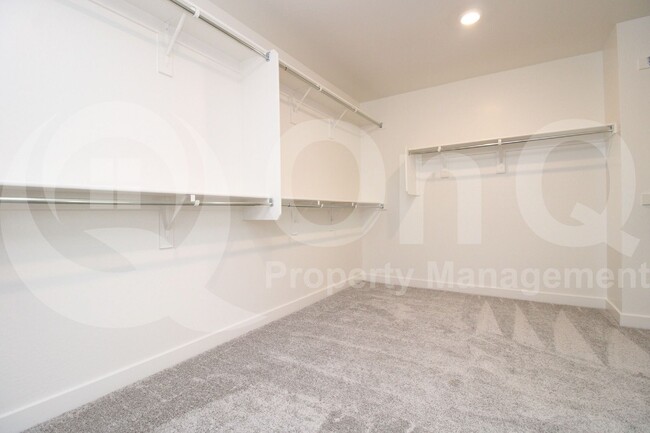Building Photo - 2957 E Cherry Hill Dr