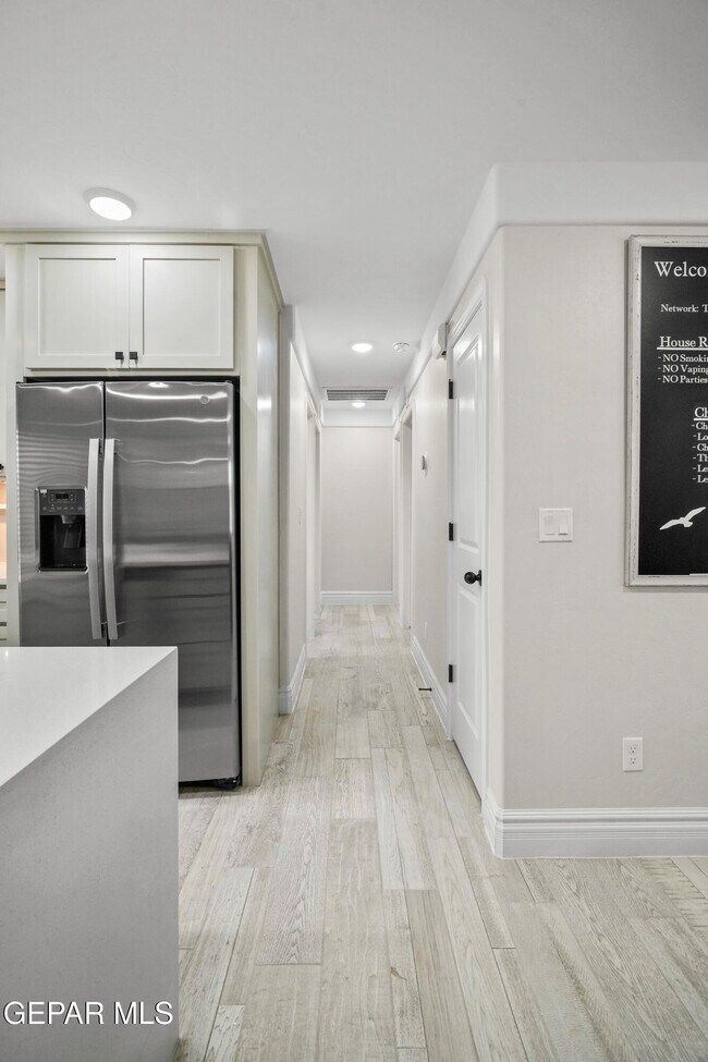 Building Photo - 854 Mallett St
