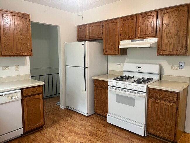 Building Photo - 821 Brentwood Dr