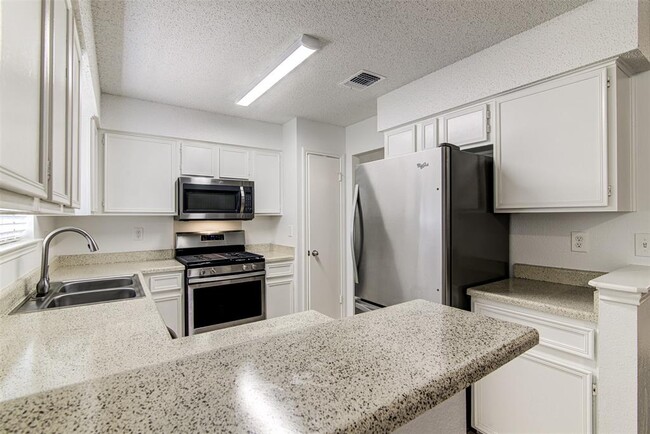 Building Photo - 13001 Campos Dr