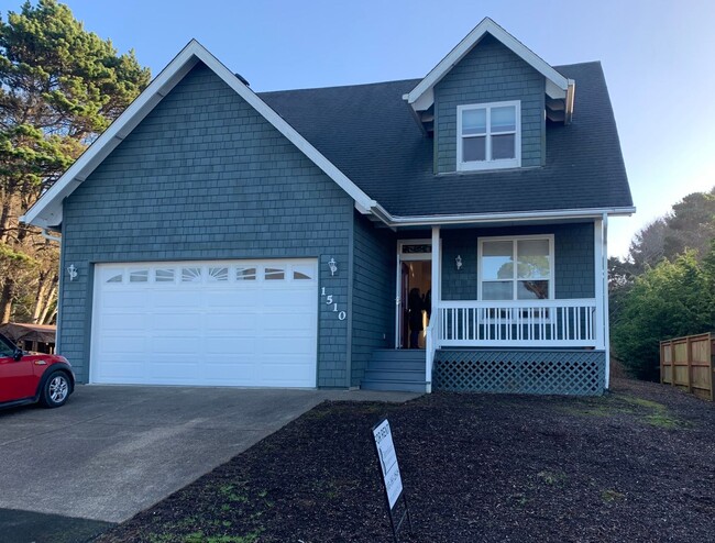 Primary Photo - Beautiful House in Lincoln City