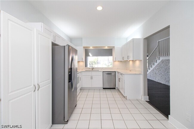 Building Photo - 135 Lady Palm Dr
