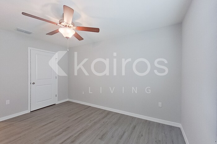 Building Photo - 8656 SW 43rd Ter