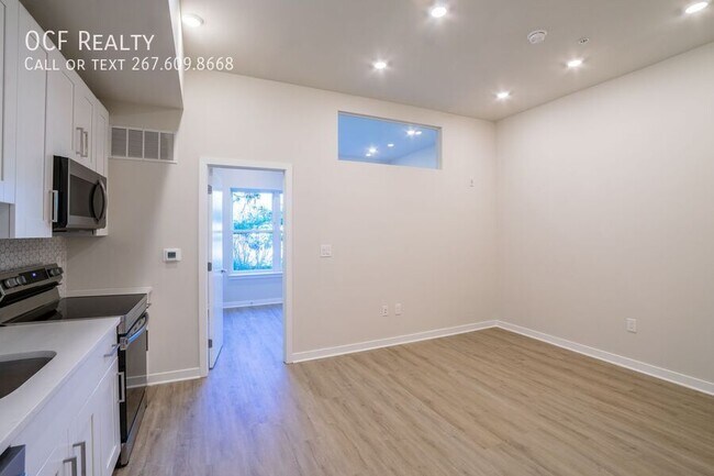 Building Photo - 1330 S Patton St